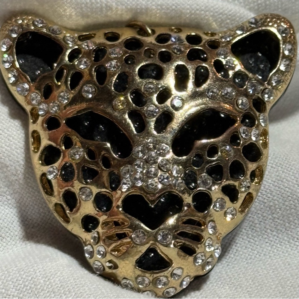 Elegant Gold Leopard Pendant with Crystals